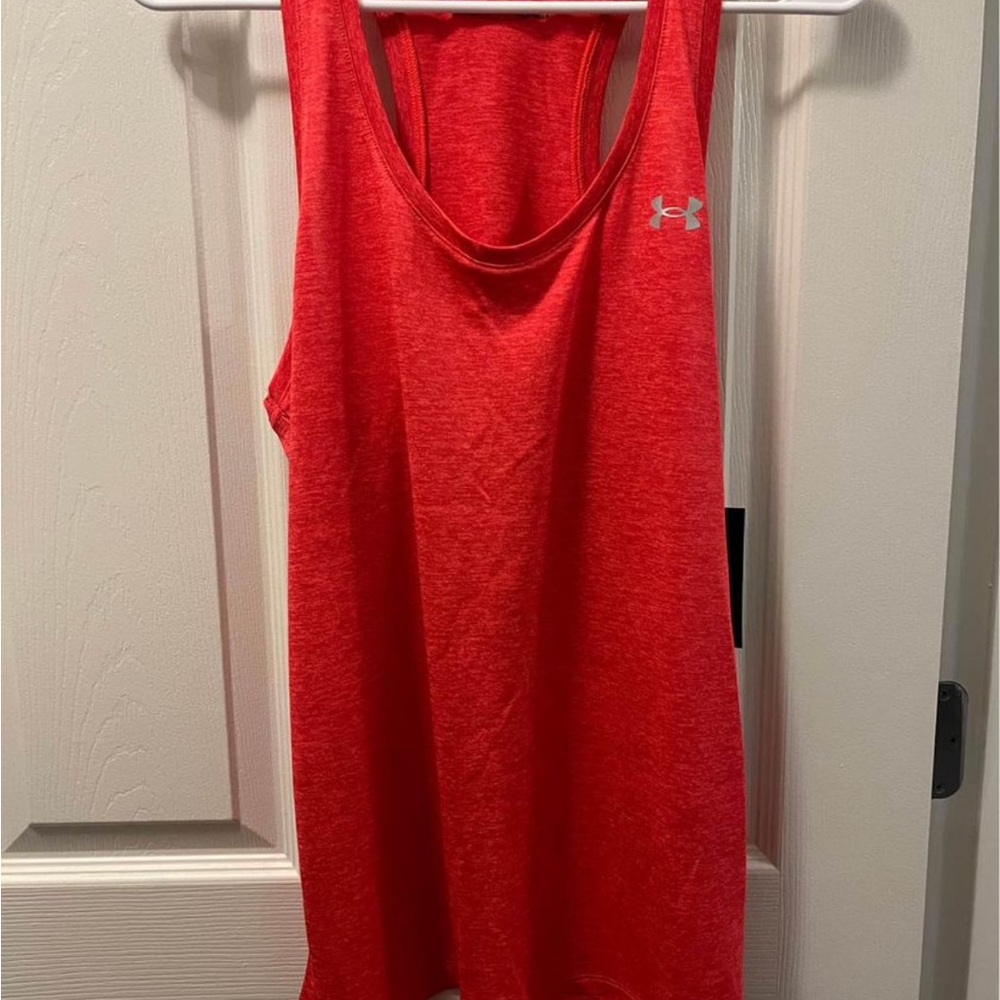 Women’s under armor tank top medium
